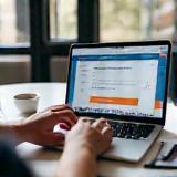 User browsing HR courses online